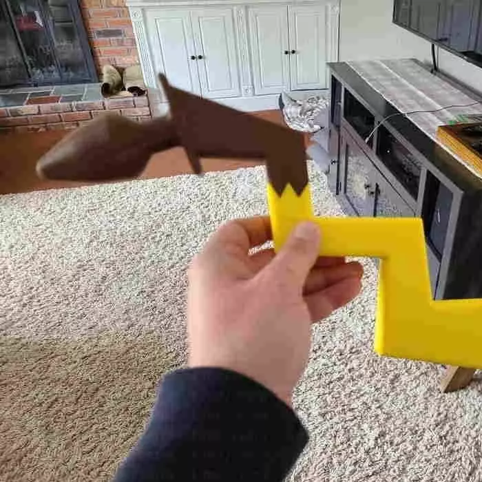 Une poignée de porte en forme de queue de Pikachu