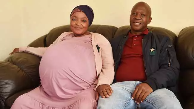 Une femme Sud-Africaine bat un record en donnant naissance à dix enfants